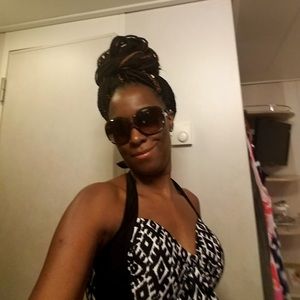 Meet your Posher, Lacole